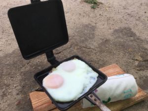 バウルーで目玉焼きを焼く