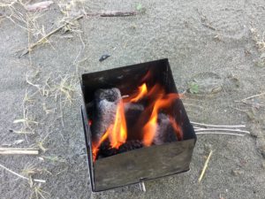 ネイチャーストーブで炭を使う