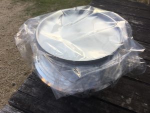 分厚いナイロンで傷つきにくくなっているキャンプ羽釜の梱包