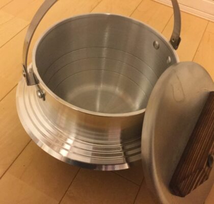 シーズニングが終わったユニフレームキャンプ羽釜3合炊き