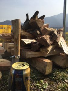 薪割りのナイフ