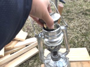 ハリケーンランタンのホヤの外し方