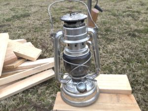 煤で汚れたランタン