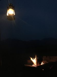下から見る焚火