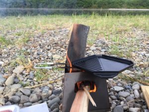 ユニフレーム焚火台とユニ鉄