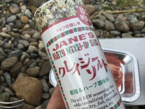 クレージーソルトでステーキに味付