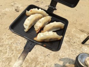 バウルーで焼き餃子