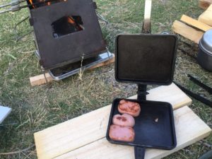 ホットサンドクッカーで魚肉ハンバーグ焼き