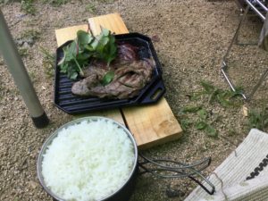 キャンプ飯完成！ステーキ定食