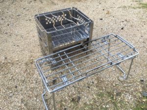 カマド型焚火台と薪置き