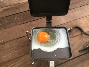 バウルーで目玉焼きを作る