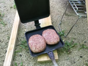 バウルーでハンバーグを焼く前