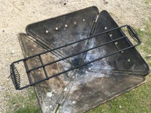 焚火台Lに焚火ゴトク載せる