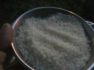 シェラカップで計量