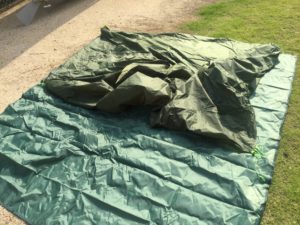 グランドシートとテント