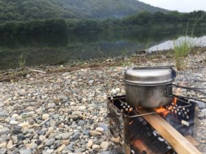 焚火で炊飯