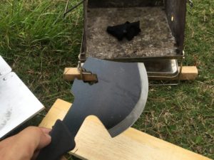 燕三条乃斧でバトニング