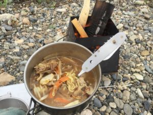 キャンプ飯ラーメン