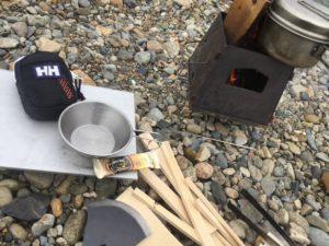 焚火でコーヒー準備