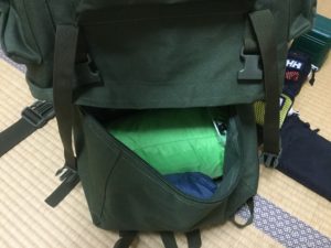 ザックにいれたタープとグランドシート