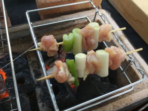 まっすぐ置けない焼鳥