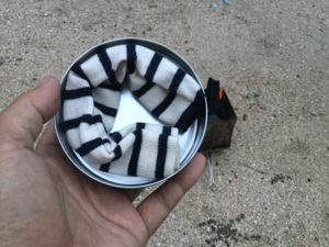 チャークロスの缶の中最初