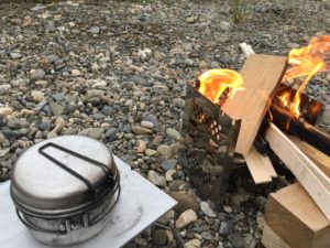 焚火とクッカー