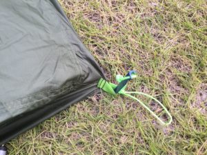 テントの端