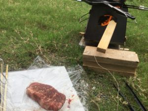 肉を塩になじませる