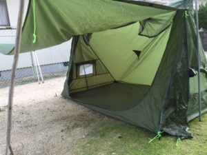 テント設営