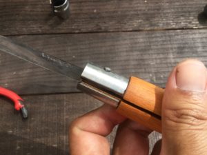 オピネルの固定ピン