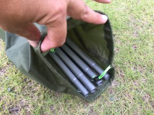 テントにポール収納