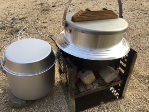 炭火で羽釜炊飯