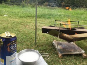 芝生でキャンプ