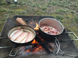 自作五徳で調理