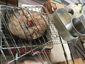 炭火で焼き魚