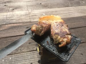 ステーキも十分に焼けるアルコールバーナー