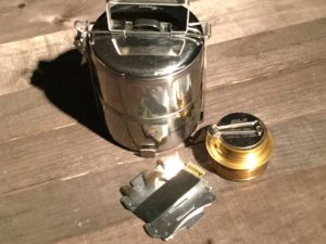 アルコールバーナーと五徳とクッカー