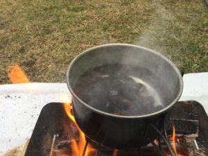 スノーピークのクッカーでシジミを調理