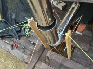 煙突を固定させる