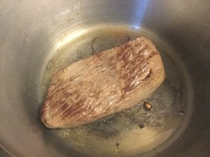 ローストビーフの周りを焼く