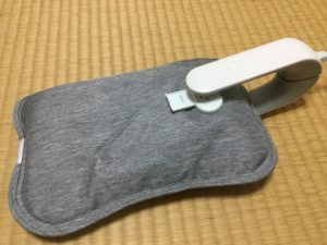 充電式湯たんぽの充電中
