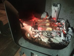 厚切りカルビの串焼き