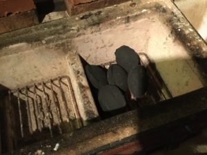 豆炭を立てておく