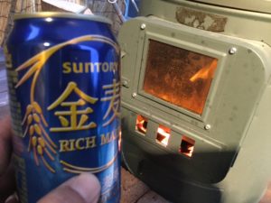 薪ストで一杯飲める