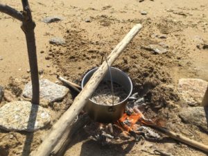 無理やり火に近付ける