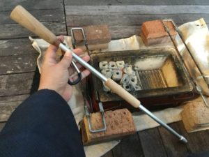 火吹き棒で火力アップ