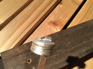 やすりでバリを取る