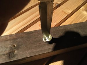 蓋に穴をあけていく