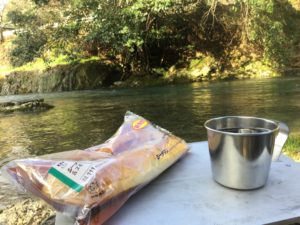 道の駅の川の側